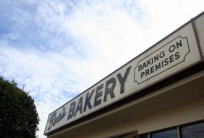 Bea's Bakery sign